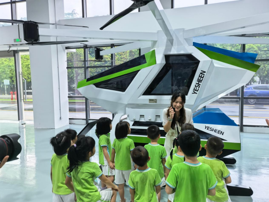 东荟幼儿园萌娃走进晔生科技集团，开启AI智慧低空研学之旅-晔生科技